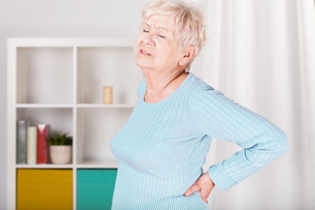 La douleur au bas du dos chez une femme peut être la cause de l'ostéochondrose
