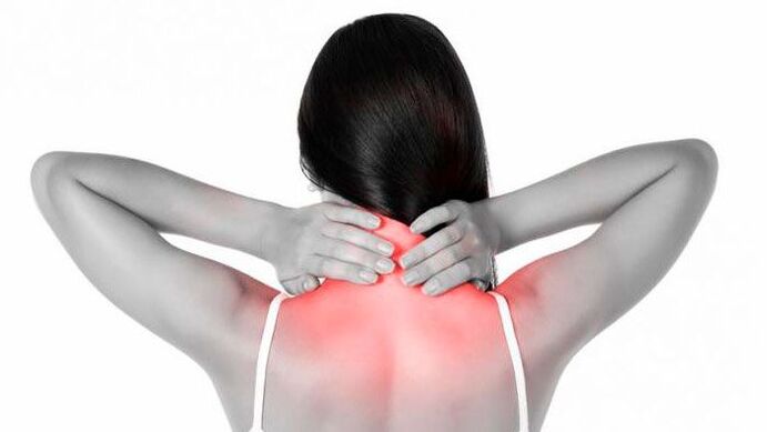 Douleurs au cou et aux épaules associées à l'ostéochondrose cervicale