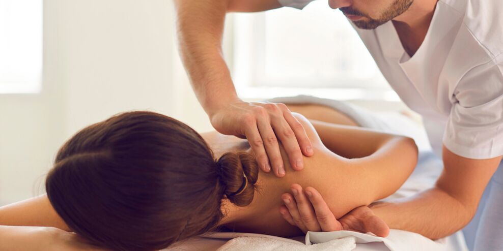 L'une des méthodes les plus efficaces pour traiter l'arthrose de l'articulation de l'épaule est le massage. 